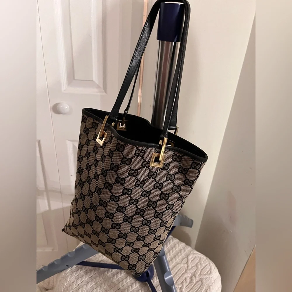 Gucci Monogram Vintage Bucket Bag - Picture 15 of 15